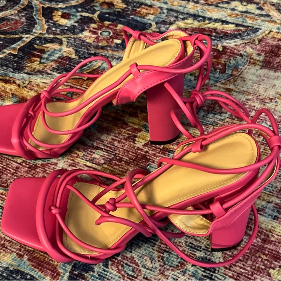 🆕NWOT! Pink Strappy Block Heel Sandals - Picture 6 of 9